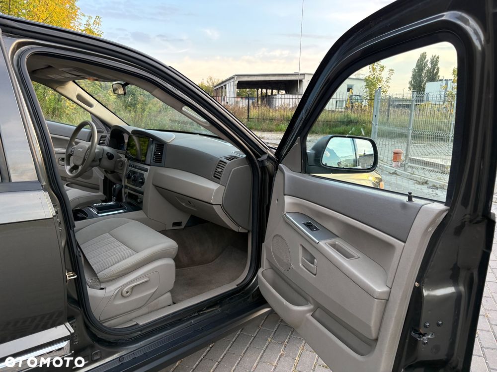 Jeep Grand Cherokee - 27