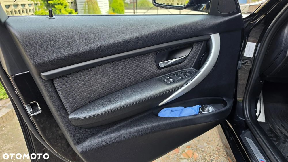 BMW Seria 3 330d M Sport - 12