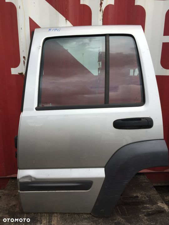 B196 Jeep GRAND CHEROKEE lewe tylne drzwi Z SZYBĄ - 1