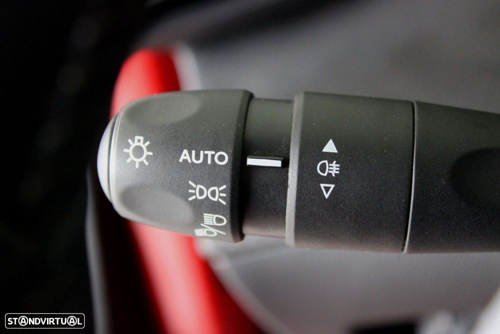 Peugeot 208 1.2 PureTech Allure Pack - 17