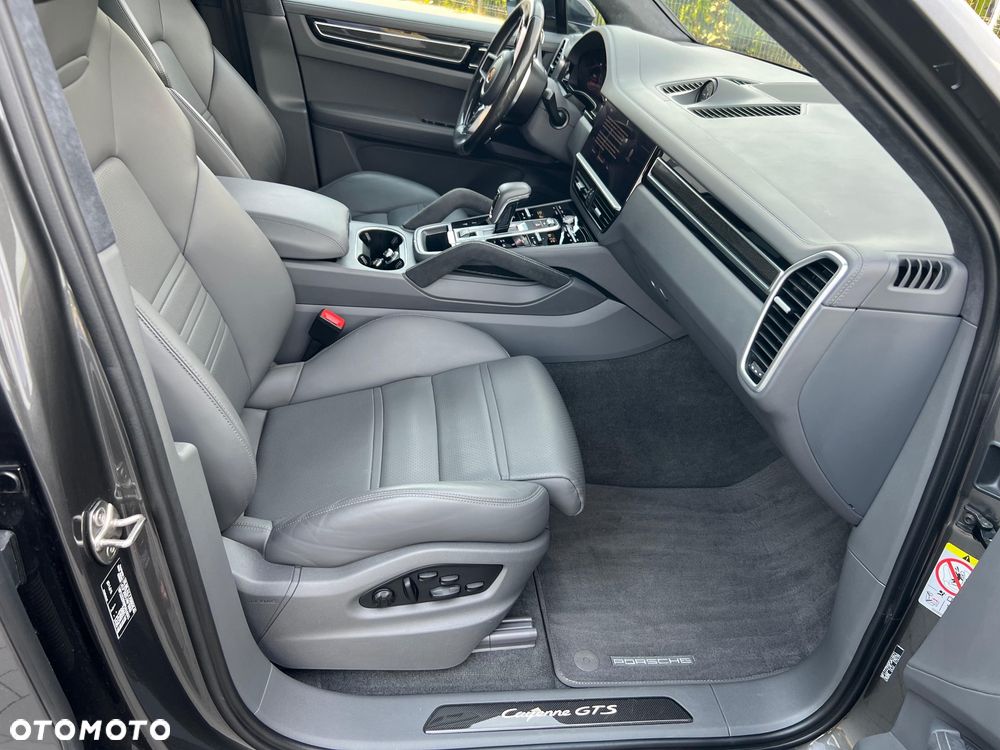 Porsche Cayenne - 14