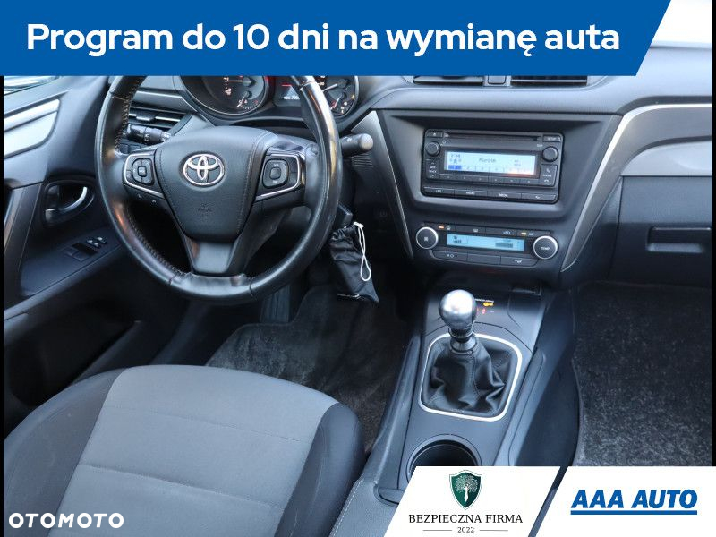 Toyota Avensis - 8