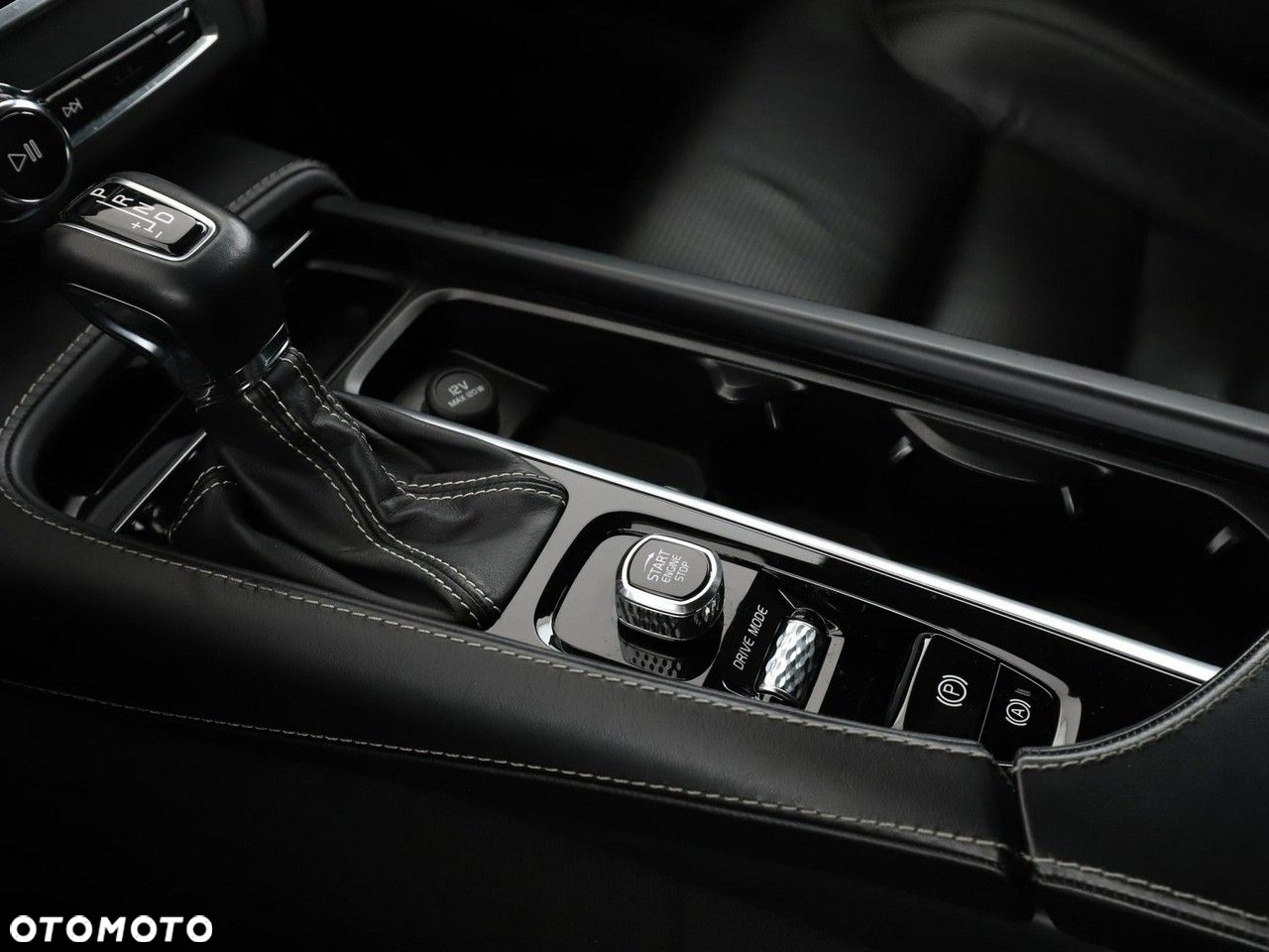 Volvo V90 D4 R-Design - 30