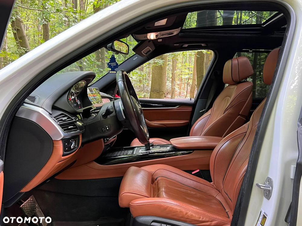 BMW X5 M M50i - 11
