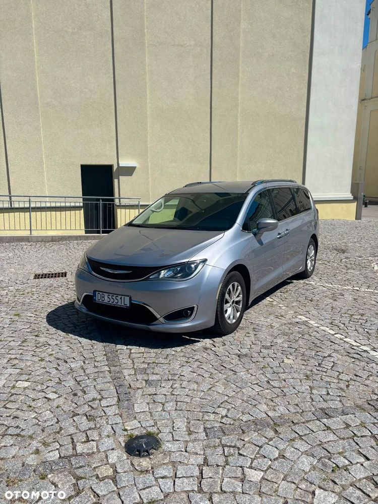 Chrysler Pacifica - 2
