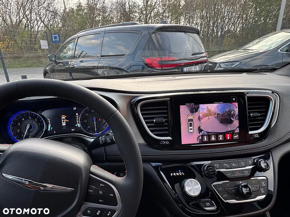 Chrysler Pacifica - 27