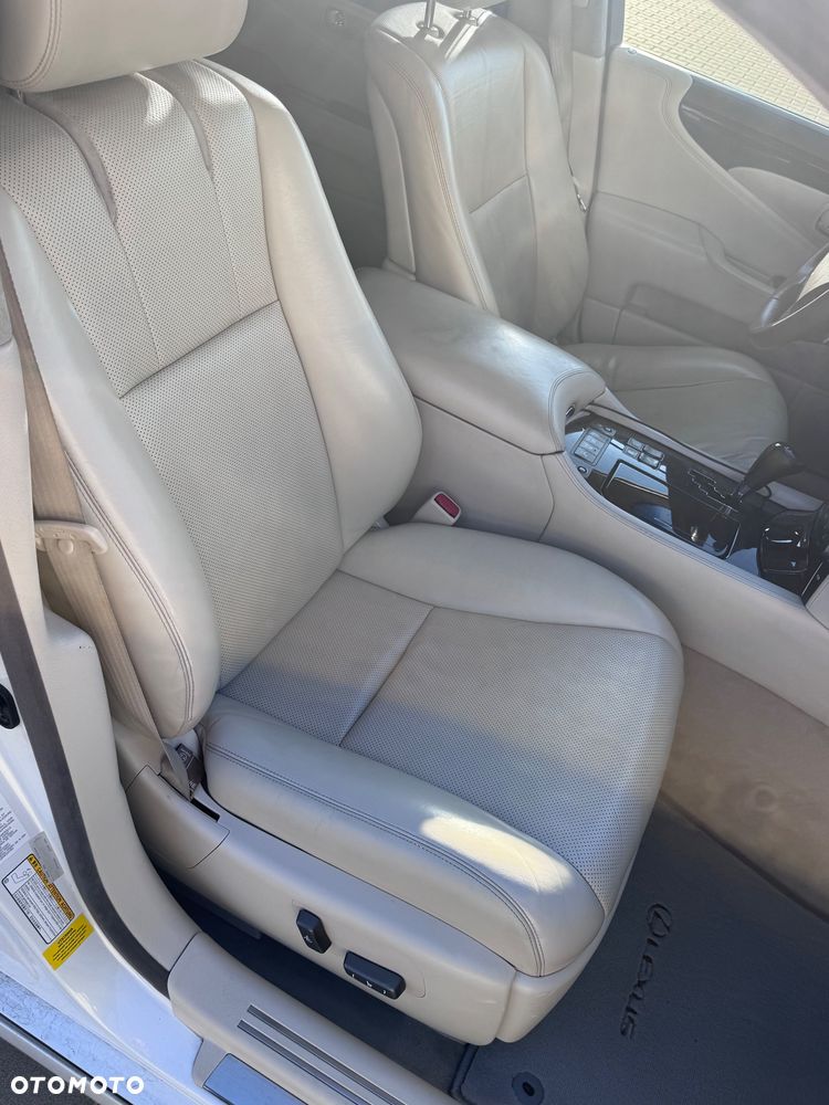 Lexus LS 600h L Superior - 32