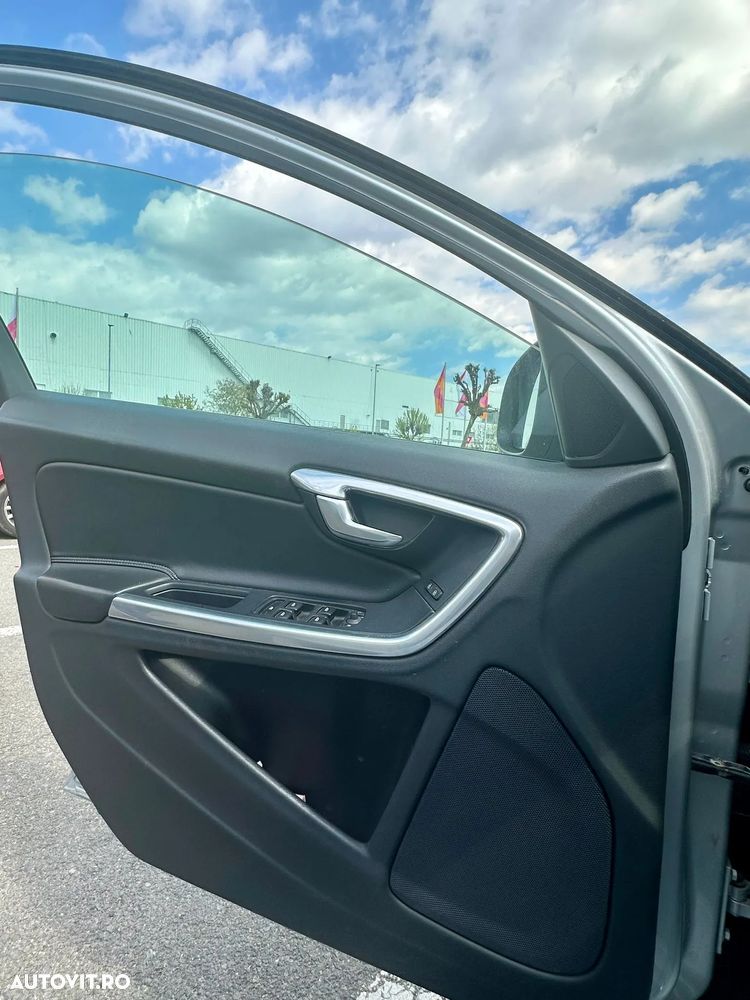 Volvo V60 D2 DRIVe Momentum - 21