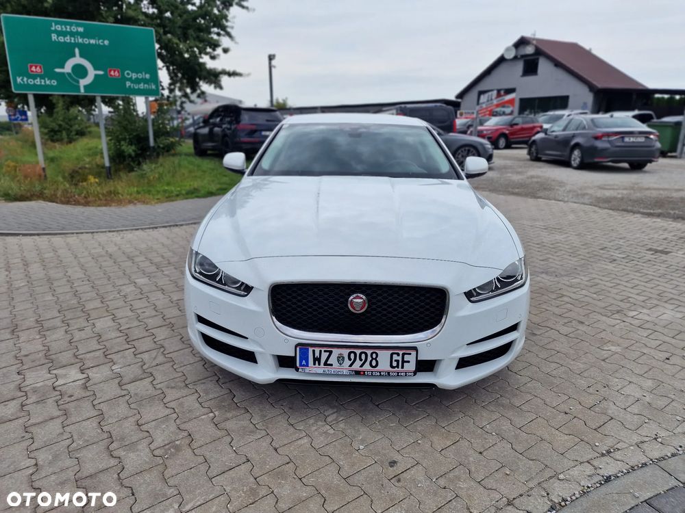 Jaguar XE 20d AWD R-Sport - 4