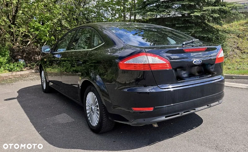 Ford Mondeo 2.0 Ghia - 13