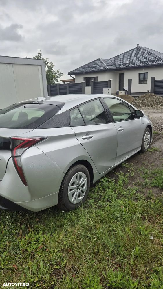 Toyota Prius Hybrid - 4