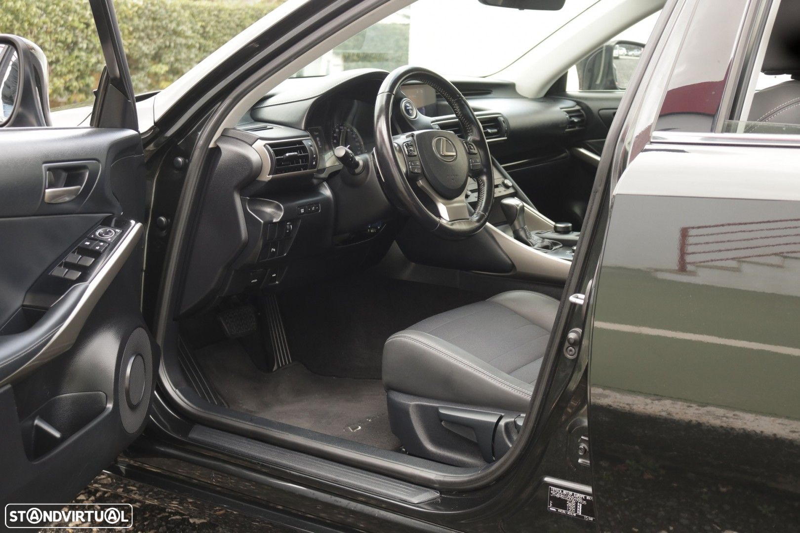 Lexus IS 300H Executive - 19