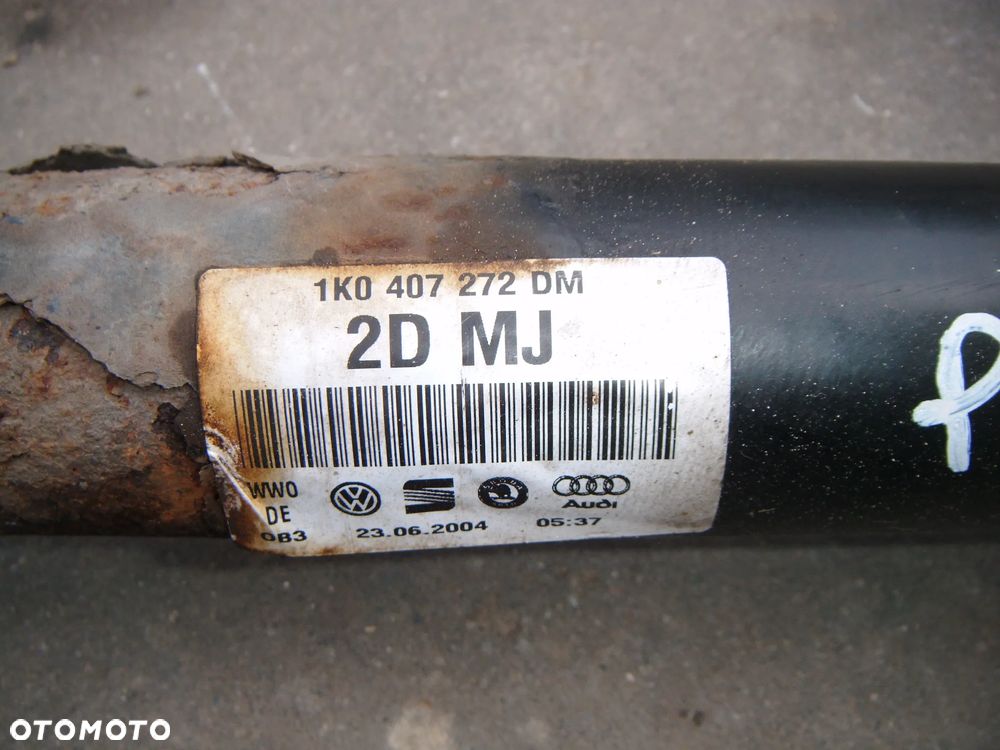 vw golf V  1.4 16v półoś prawa długa - 2