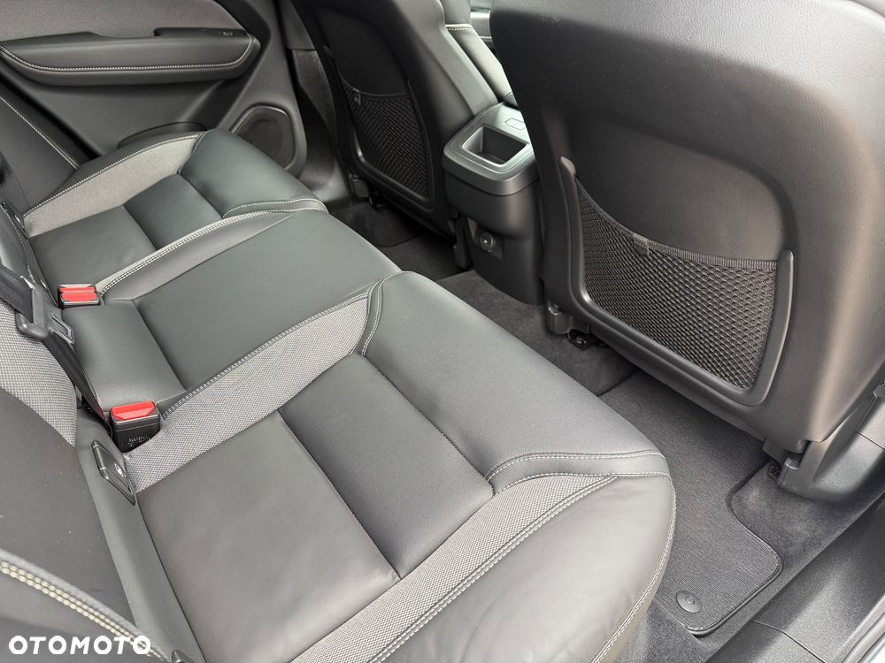 Volvo XC 60 B4 D AWD Plus Dark - 34