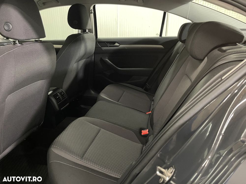 Volkswagen Passat 1.5 TSI ACT DSG Advance - 12