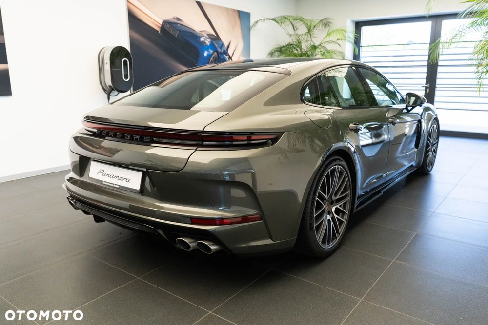 Porsche Panamera 4 E-Hybrid - 4
