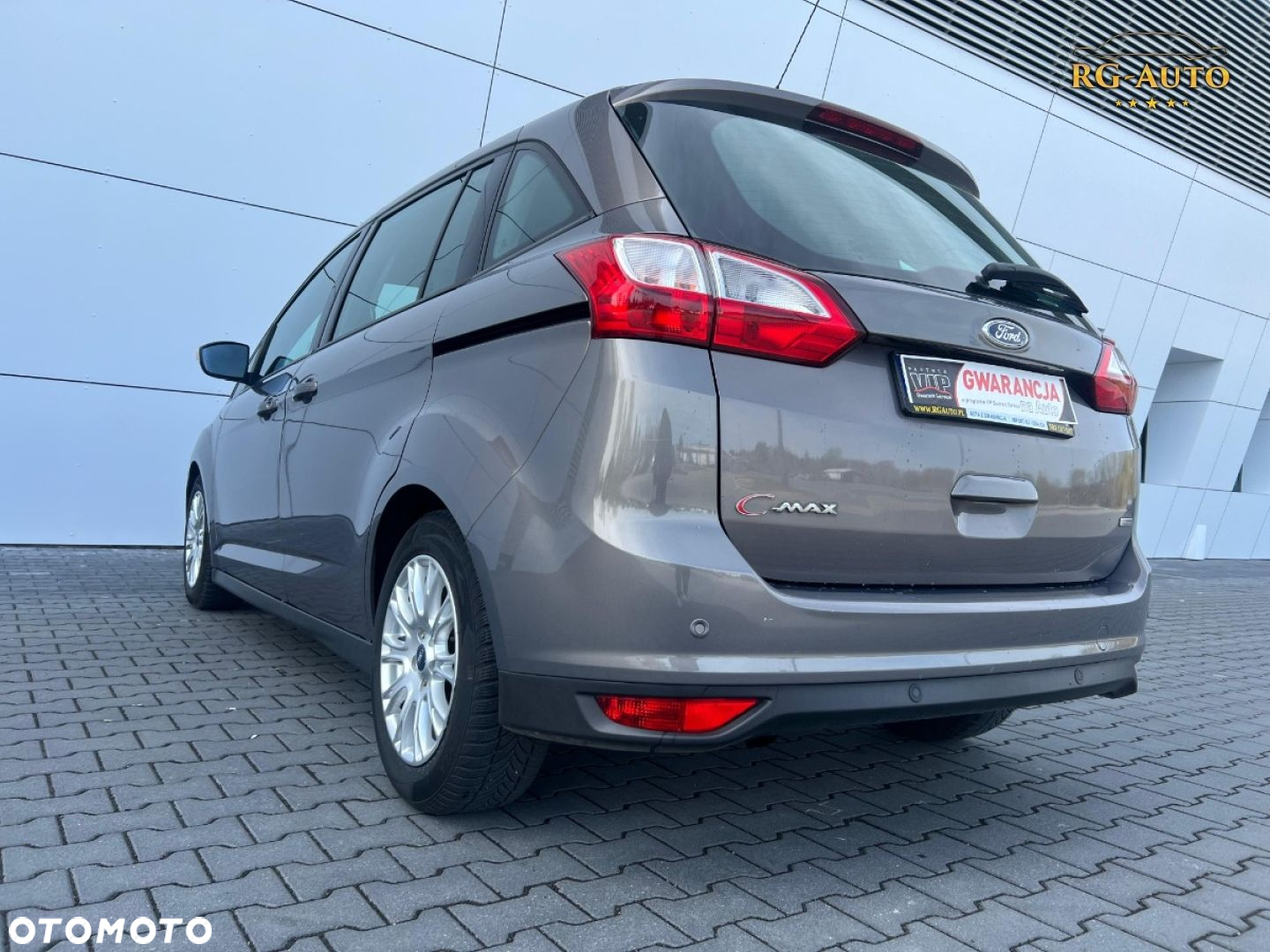 Ford Grand C-MAX - 11
