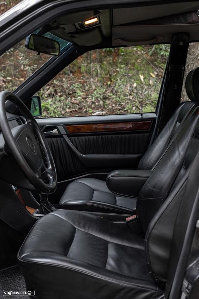 Mercedes-Benz E 220 Standard - 16