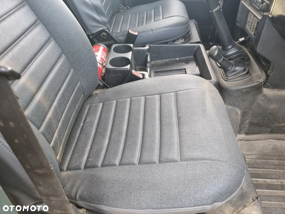 Land Rover Defender - 9