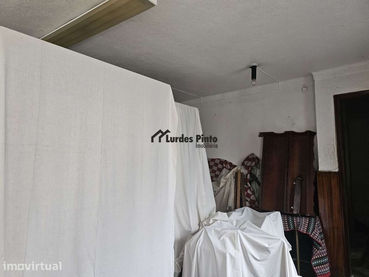 Moradia com possibilidade de seis T1 - Grande imagem: 3/18
