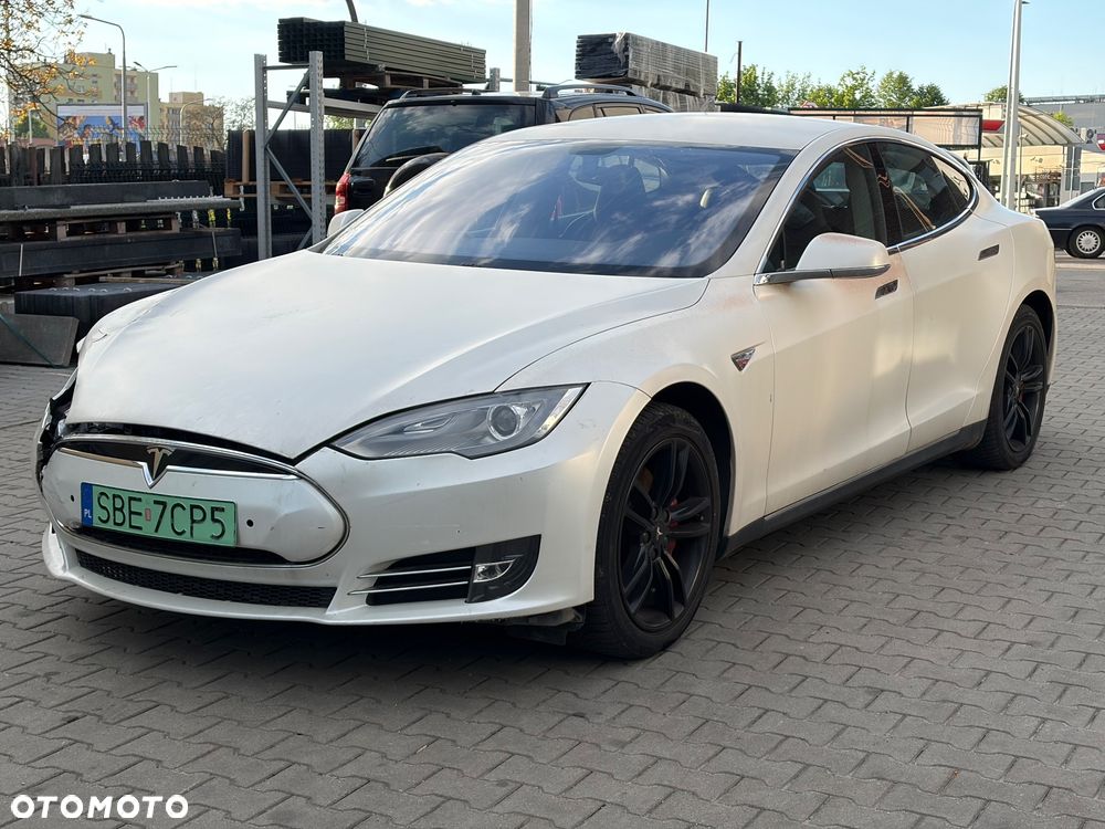 Tesla Model S - 3