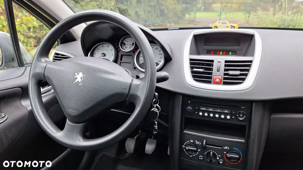 Peugeot 207 1.4 16V Trendy - 10