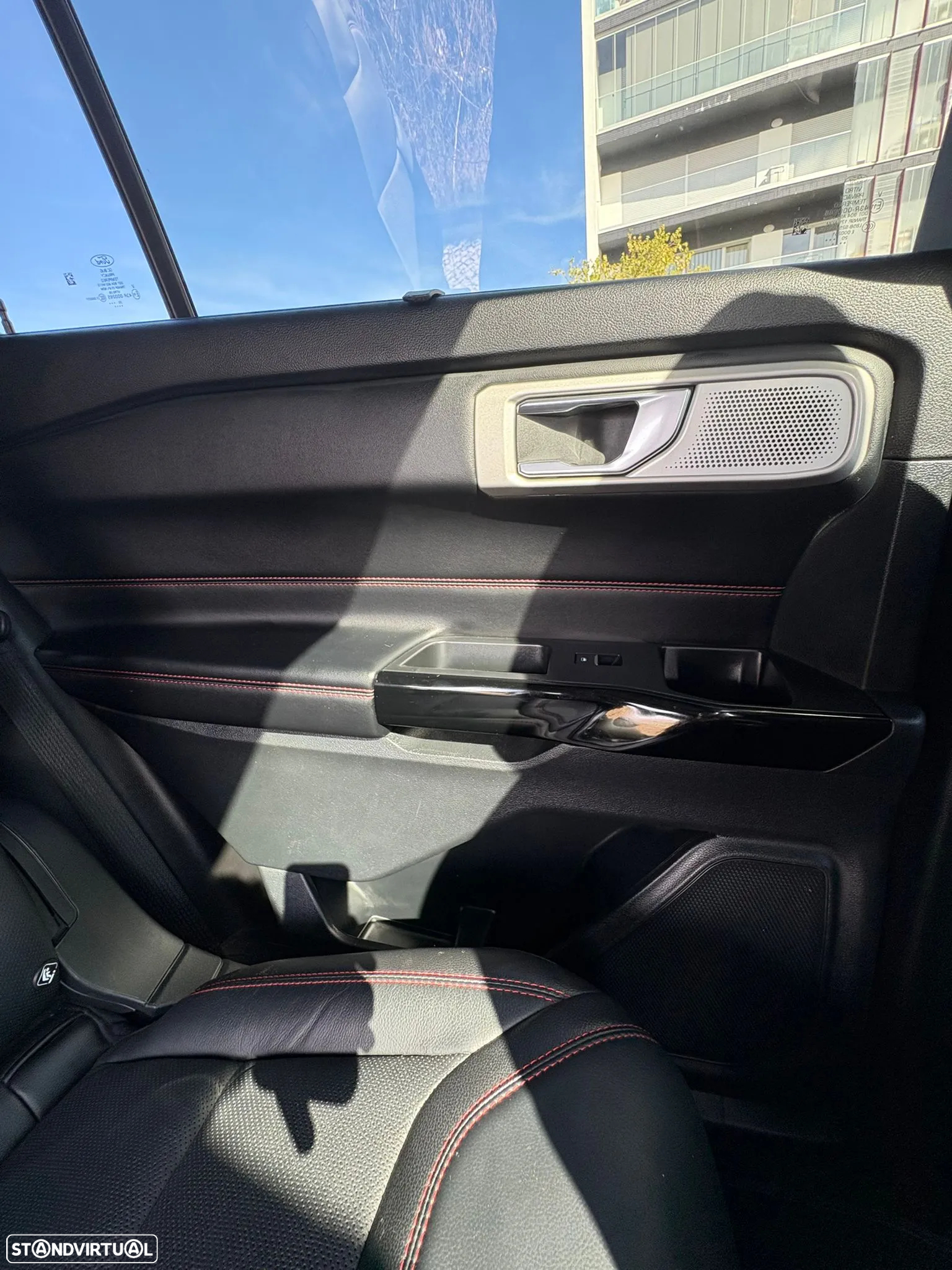 Ford Explorer 3.0 EcoBoost PHEV ST-Line - 36
