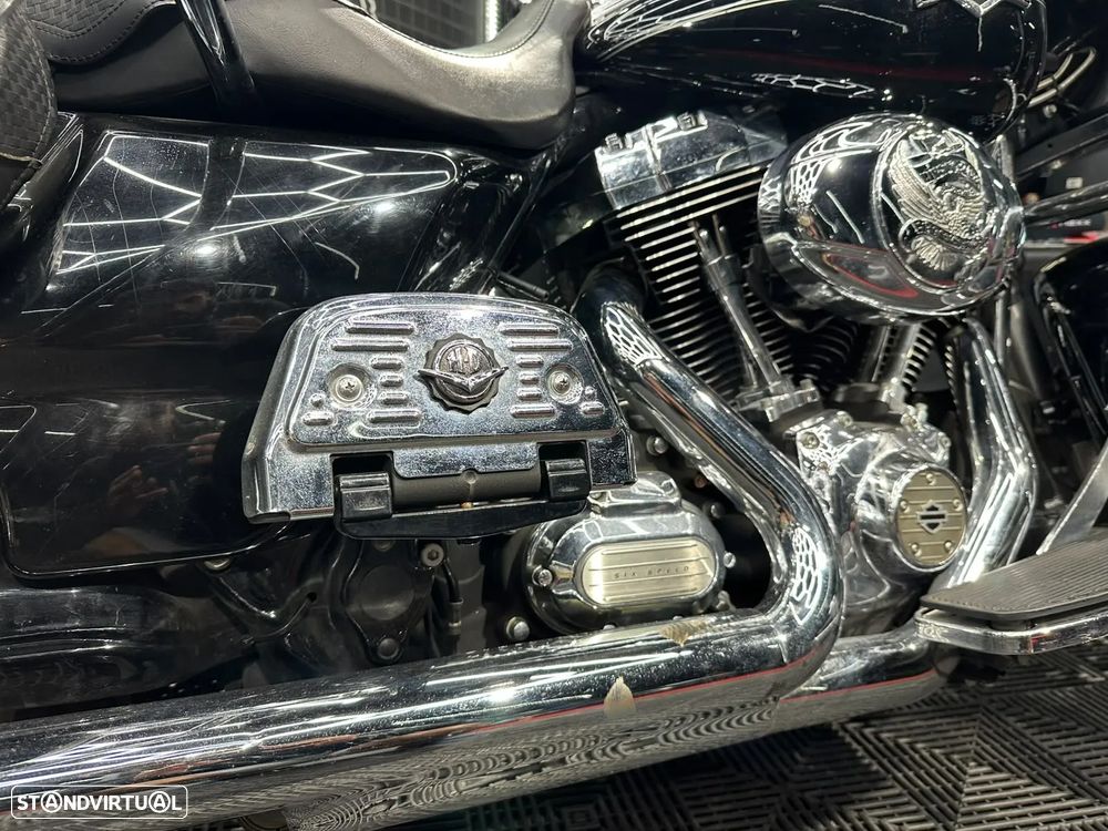 Harley-Davidson FLHR C ROAD KING CLASSIC - 9