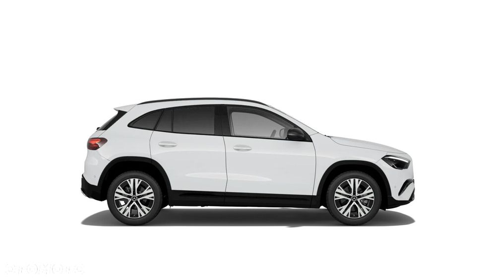 Mercedes-Benz GLA - 15