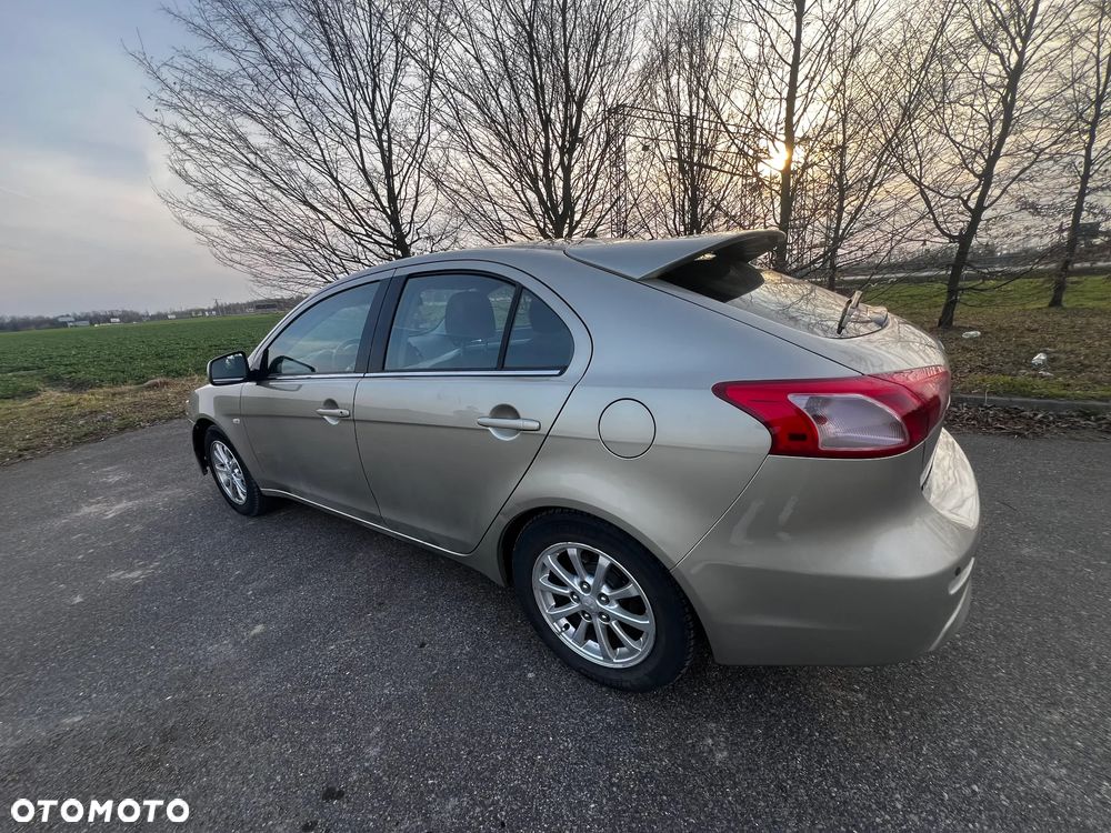 Mitsubishi Lancer - 8