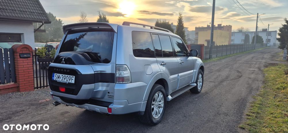 Mitsubishi Pajero - 11