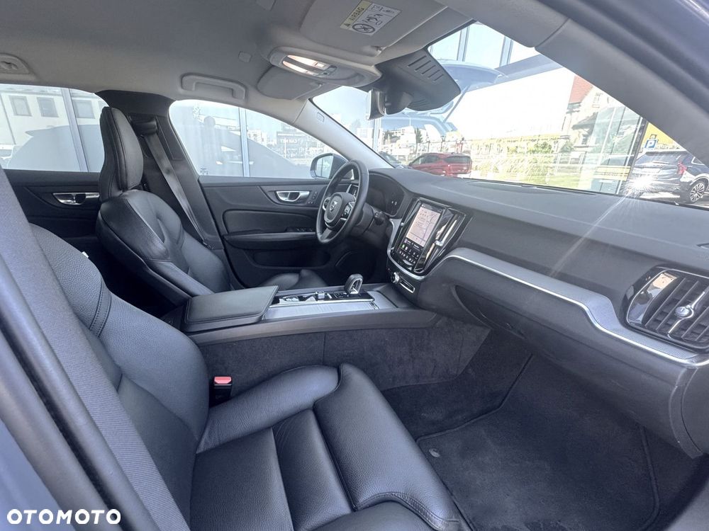 Volvo V60 Cross Country - 28