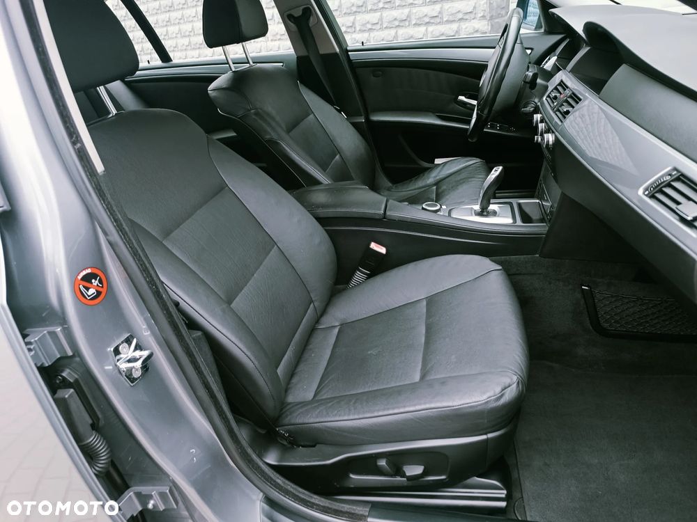 BMW Seria 5 525i - 29
