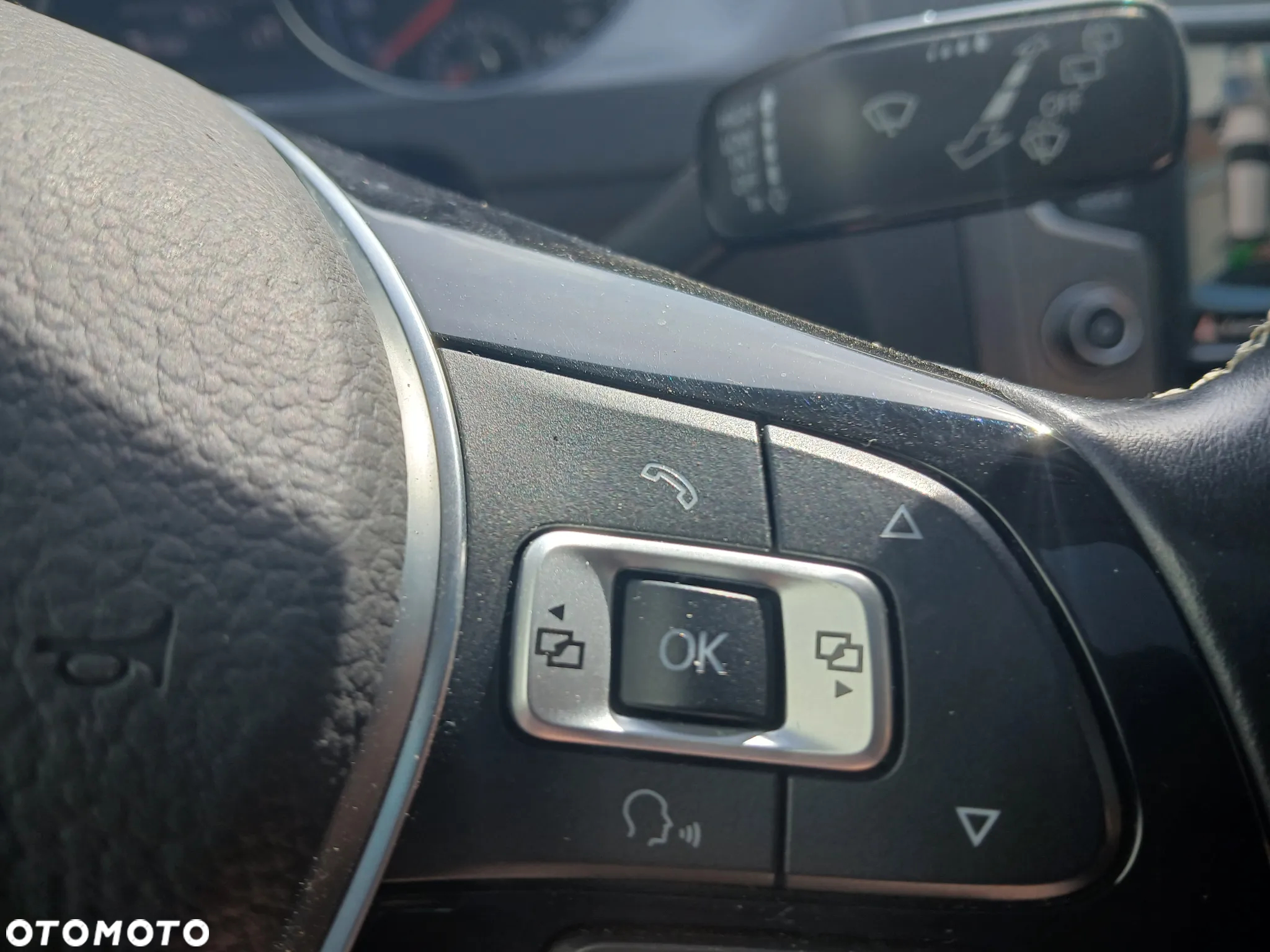 Volkswagen Golf 2.0 TDI BlueMotion Technology DSG Lounge - 28