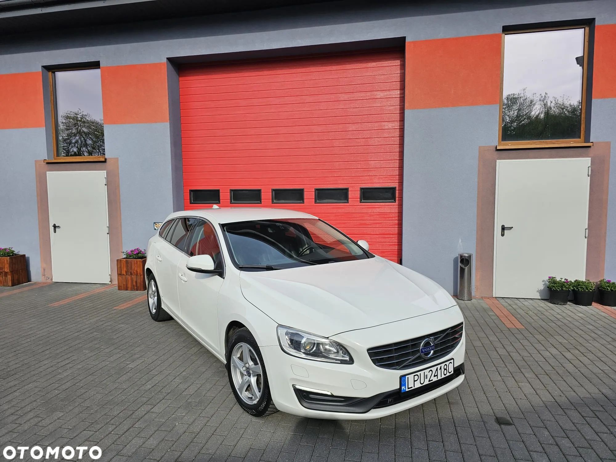 Volvo V60 D2 Drive-E Momentum - 1