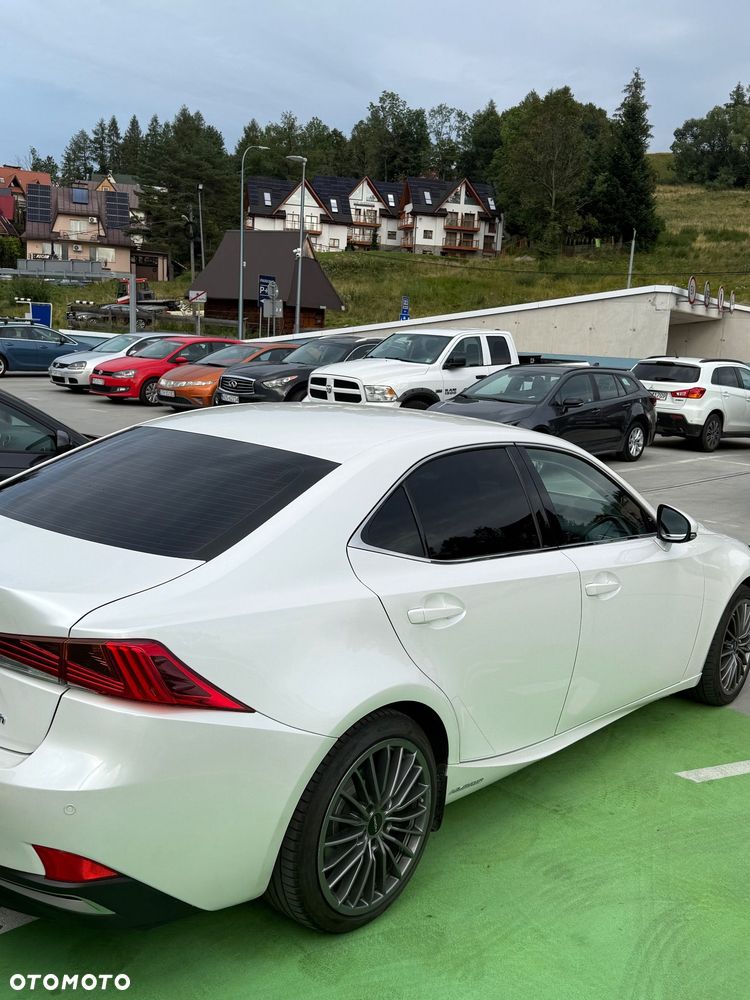 Lexus IS 300h Business Edition - 15