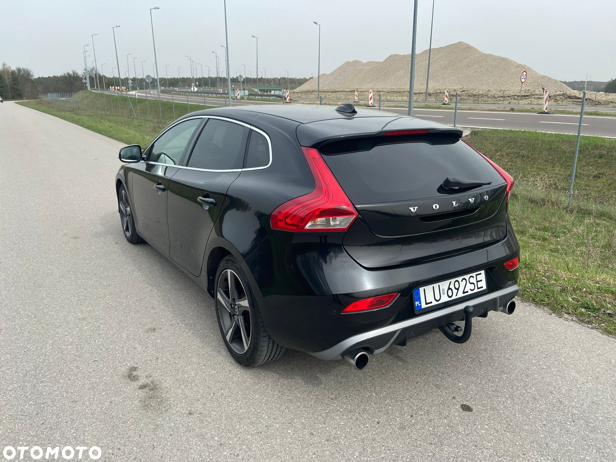Volvo V40 D2 R-Design - 3