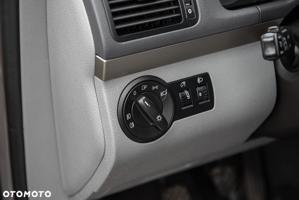 Volkswagen Touran - 18