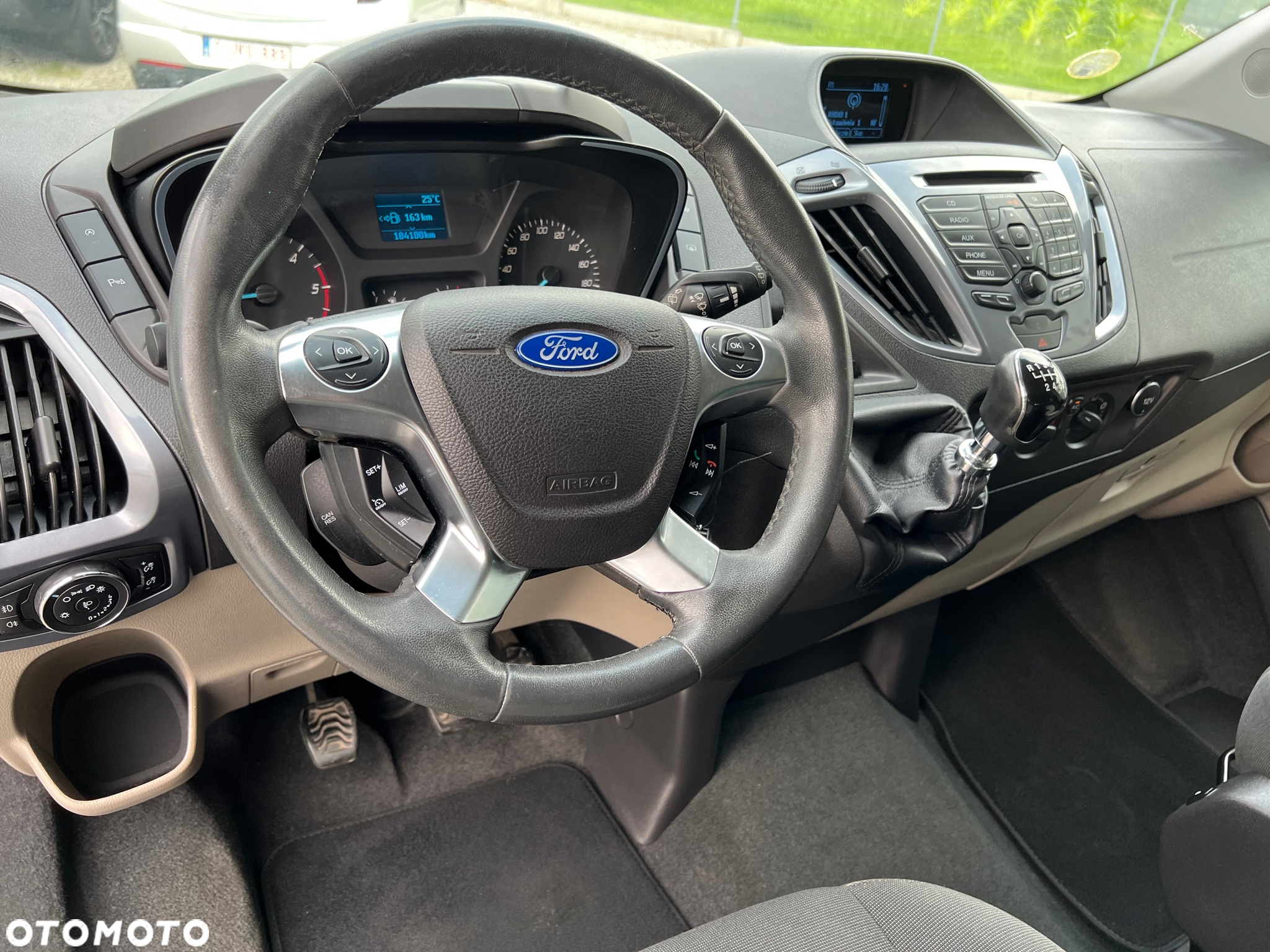 Ford Tourneo Custom - 12