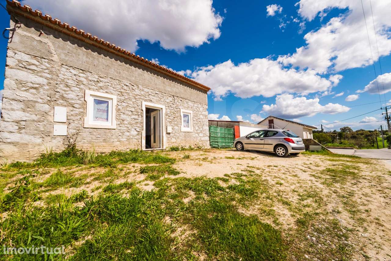 Moradia para remodelar em terreno com 1.809m2 - Grande imagem: 3/31