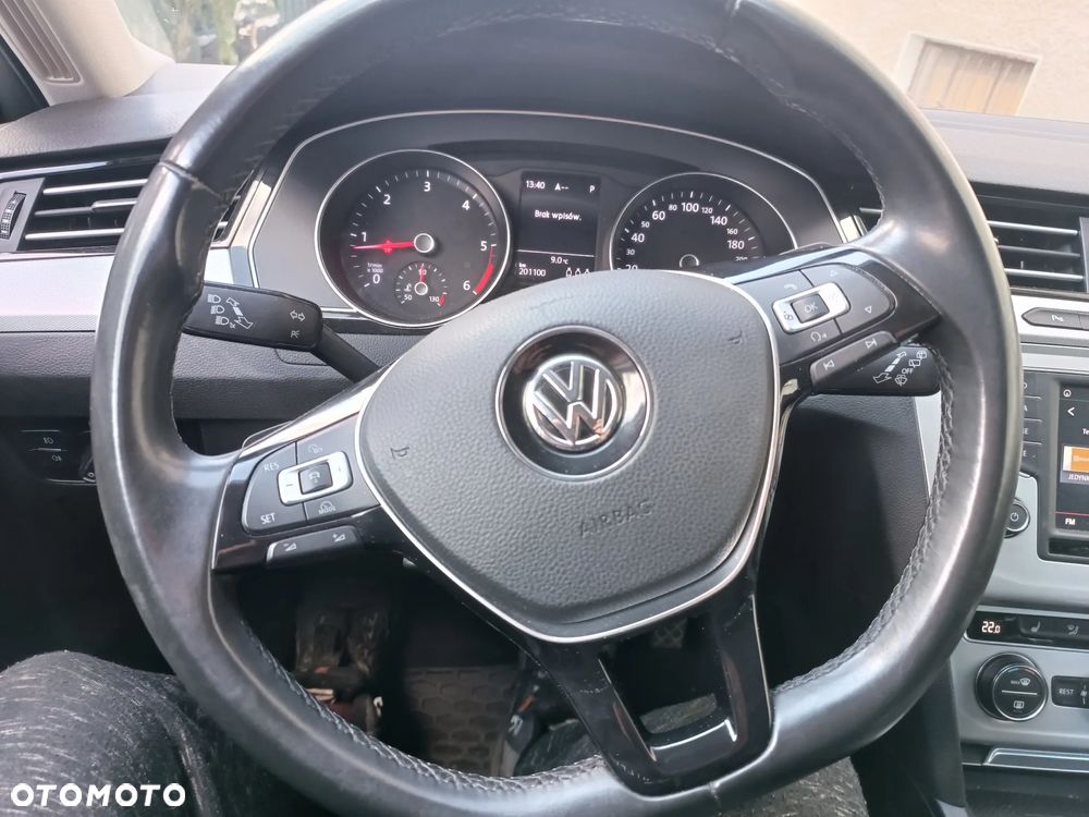 Volkswagen Passat - 20