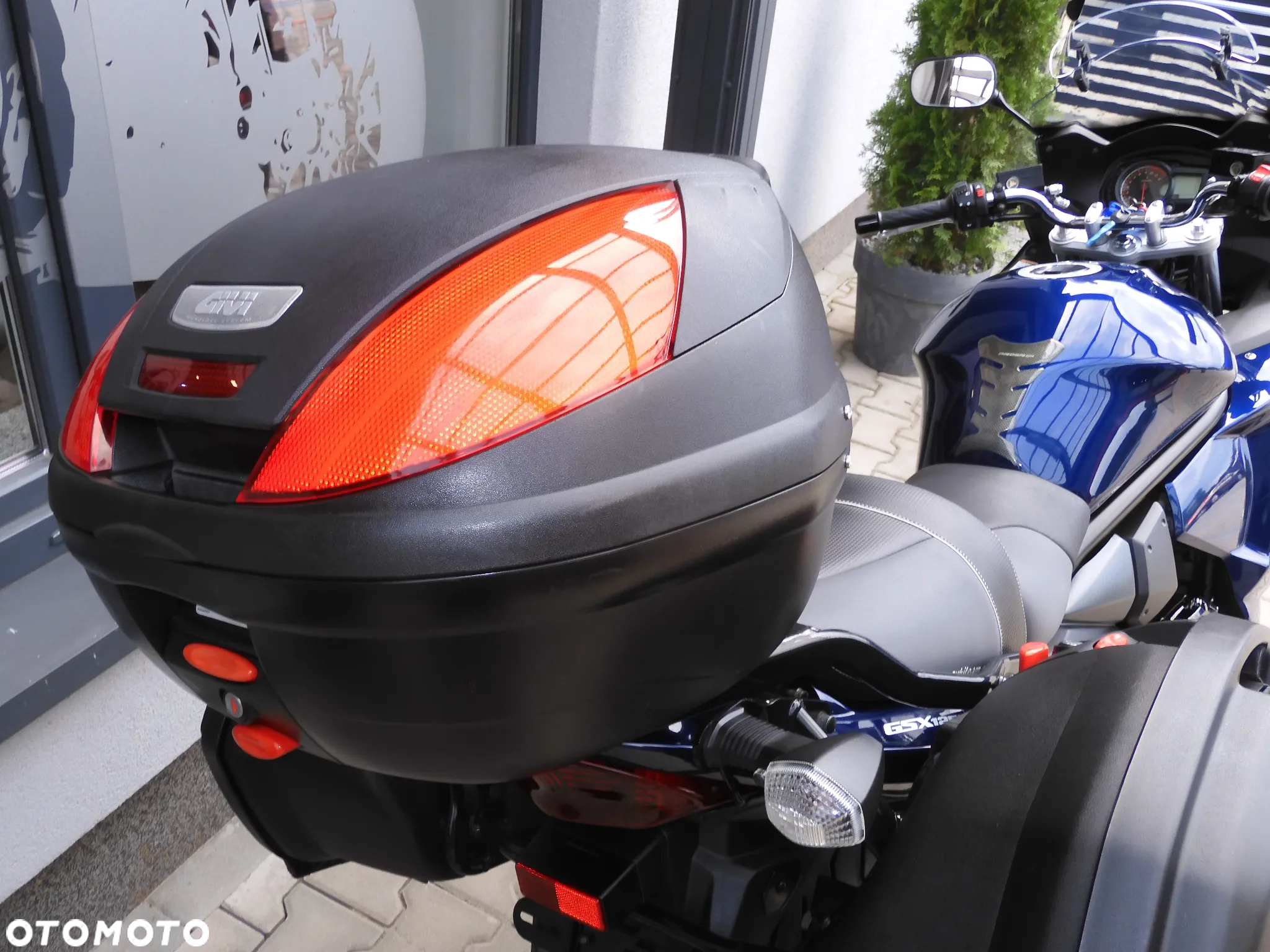 Suzuki GSX - 12
