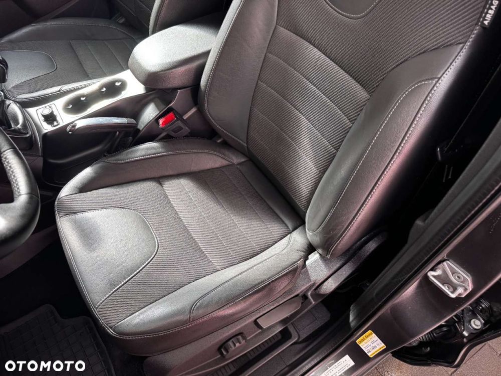 Ford Kuga - 25