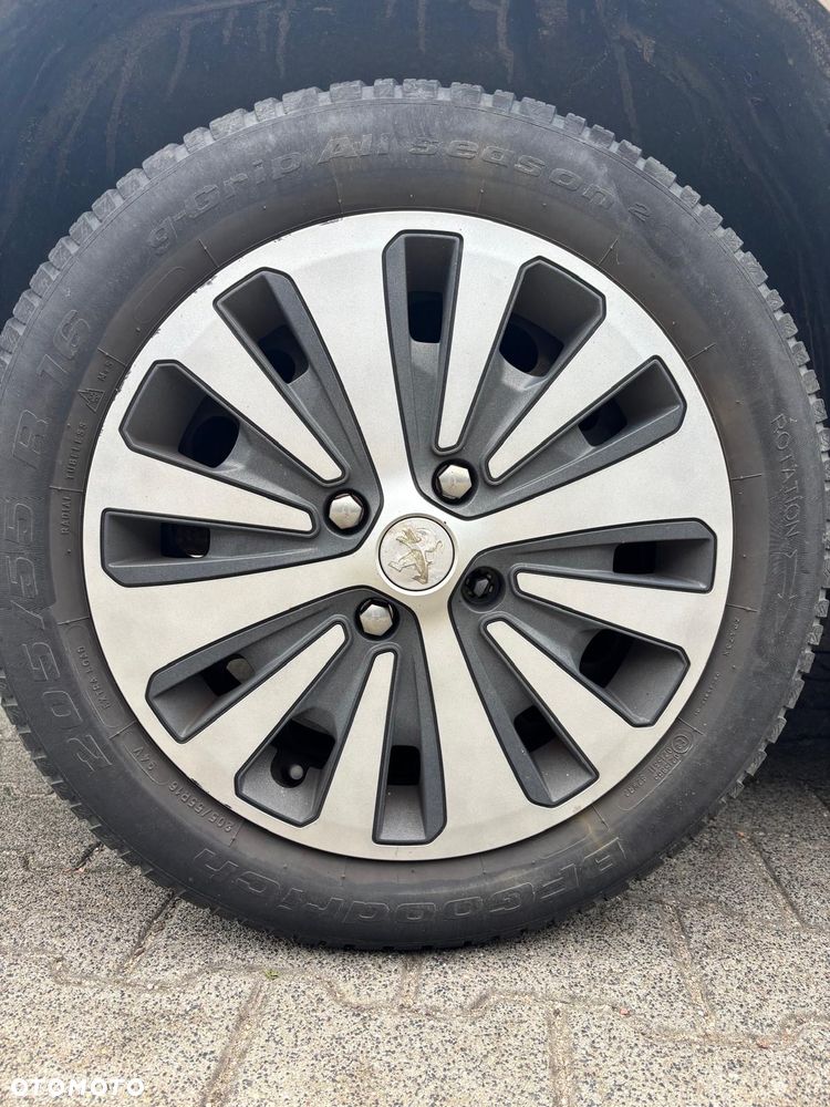 Peugeot 2008 1.2 Pure Tech Style - 8