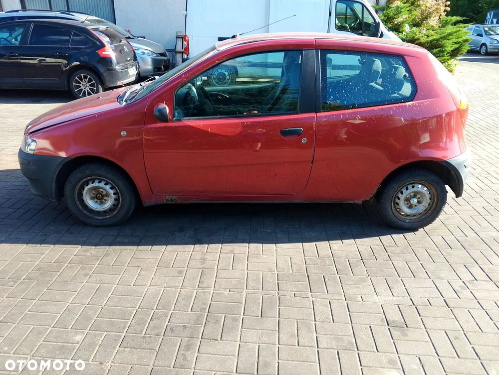 Fiat Punto II (99-03r.) 1.2 B 58KM. Silnik 188 A4.000 Skrzynia.Cały na części. GWARANCJA !!! Przód Tył Zestaw Komplet Drzwi Klapa Zderzak Błotnik Maska Grill Atrapa Szyba Pas Lampa Lusterko Boczki Fotel Kanapa Kokpit Deska Rozdzielcza Przełącznik Włącznik Sterownik Przewody Wiązka Instalacja Moduł Komputer Czujnik Listwa Pompa Alternator Wtryski Głowica Rozrusznik Kompresor Sprzęgło Dwumas Silnik Skrzynia ABS Klimatyzacji Paliwa Wspomagania Kolektor Turbina Przepustnica Zawór Chłodnica Koło Hak Belka Sanki Zawieszenie Mcpherson Półoś Amortyzator Wydech Tłumik Zacisk Most - 3