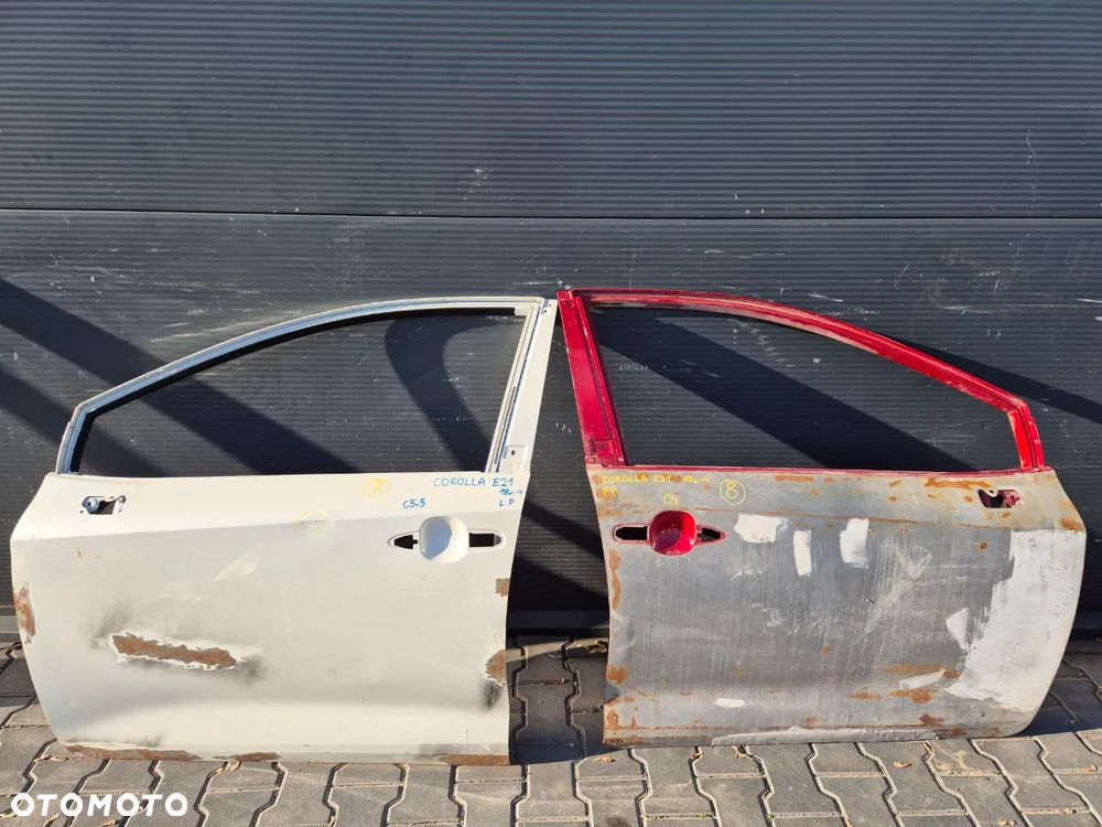 DRZWI / BŁOTNIK TOYOTA COROLLA E21 19r-> - 26