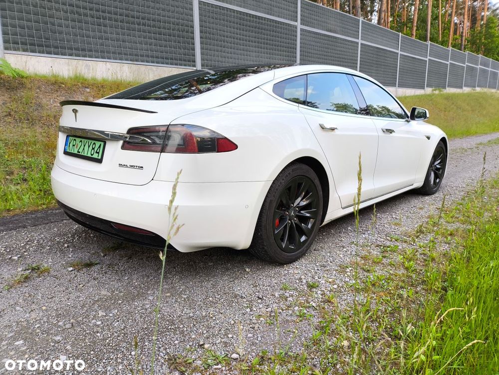 Tesla Model S - 5