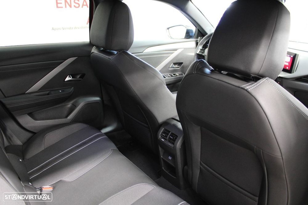 Opel Astra 1.2 T GS - 18