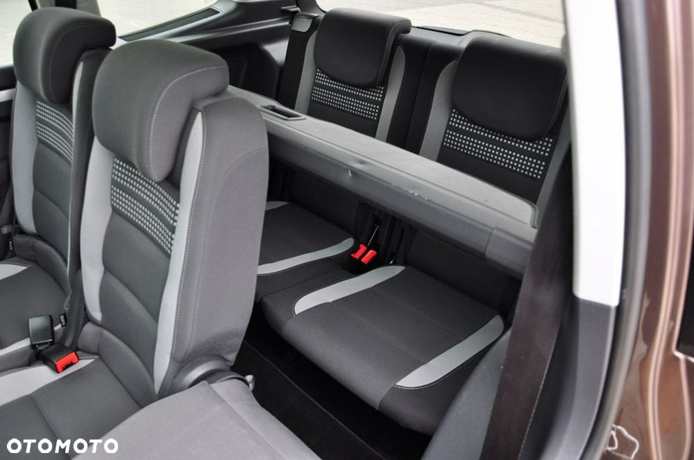 Volkswagen Touran - 24