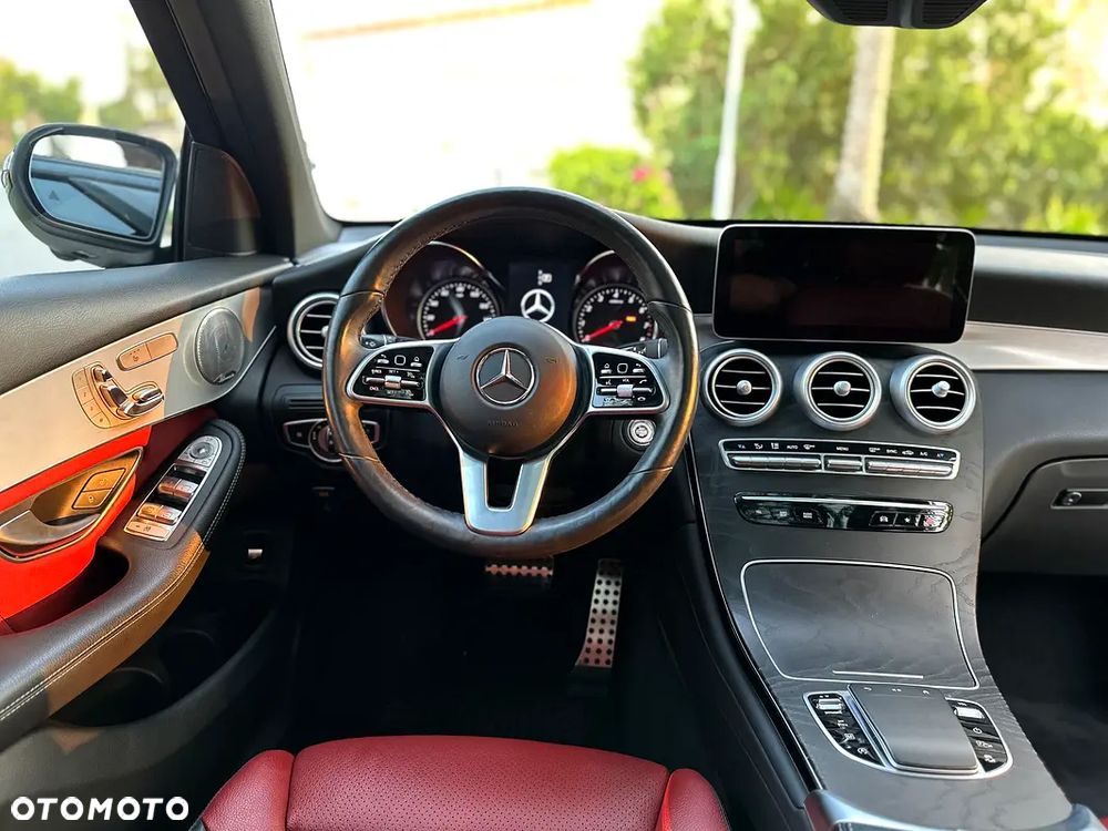 Mercedes-Benz GLC 300 4Matic 9G-TRONIC AMG Line - 9